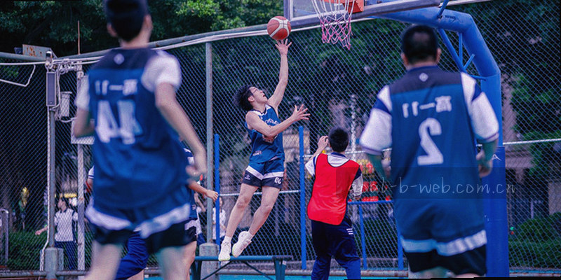 抽象化齿轮轮廓与发光数据线条交织